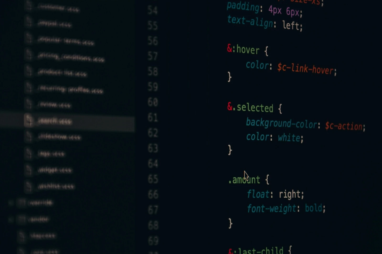 Developer reviewing maintainable WordPress theme code in an IDE